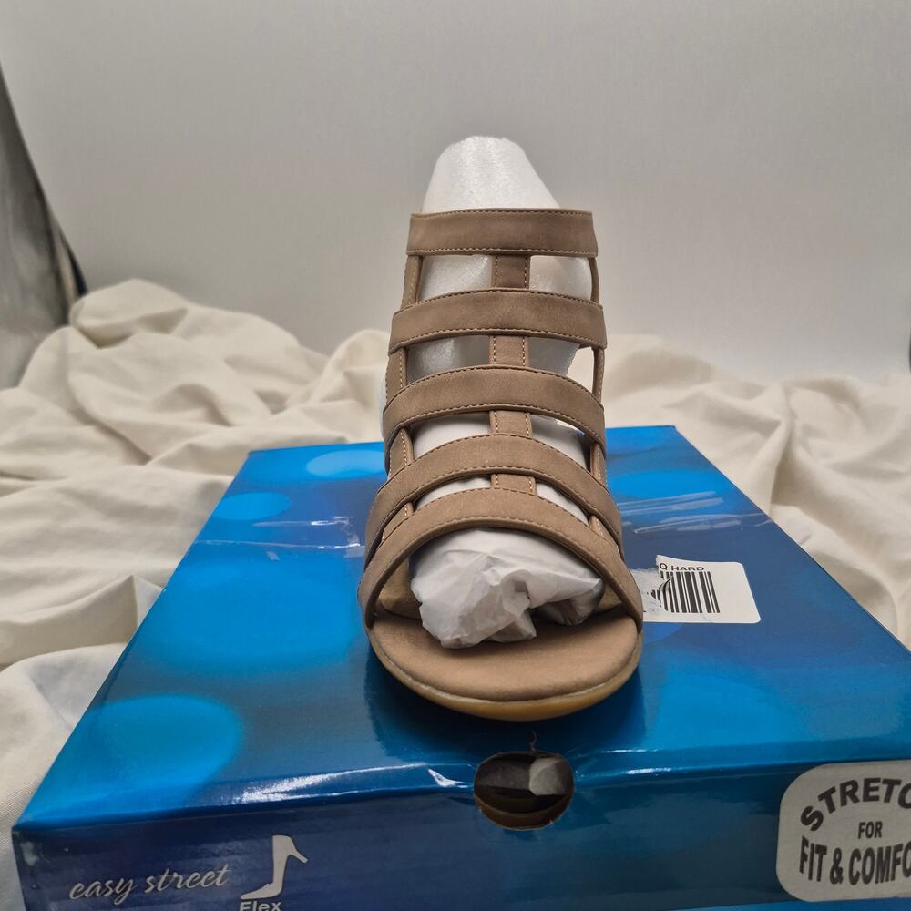 NEW Easy Street Marg Sandal tan caged gladiator stacked block heel size 8.5